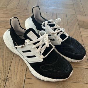 ultra boost black and white adidas sneaker